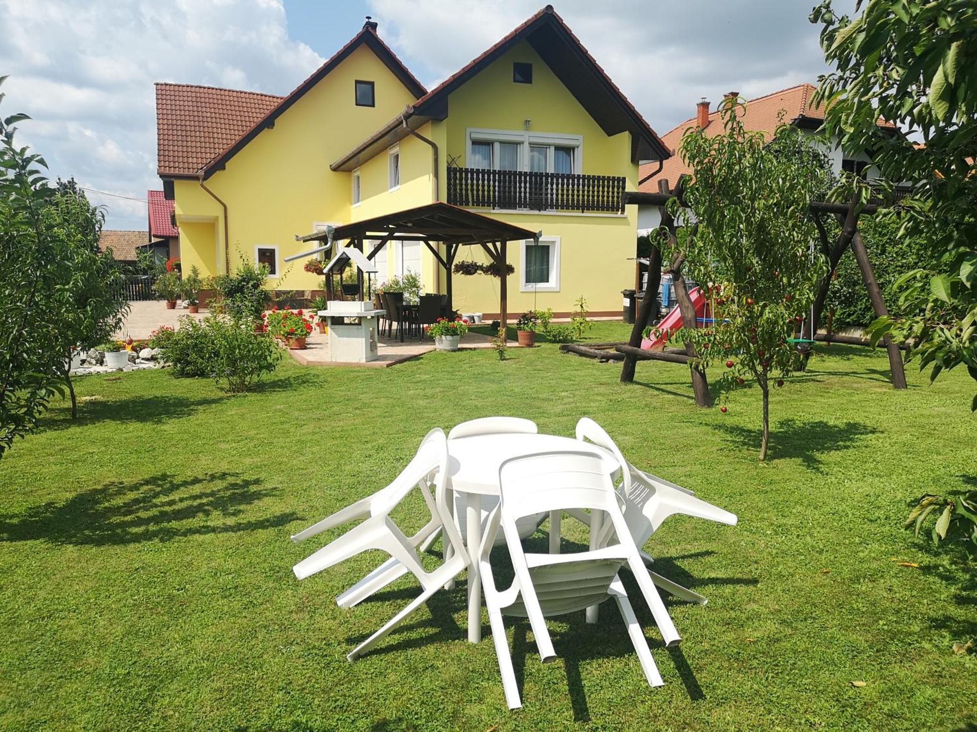 Zsuzsi Vendeghaz Hotel Zalaegerszeg Exterior photo